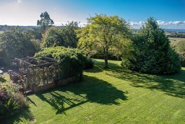 تختخواب و صبحانه The Grange Boutique Guest House
