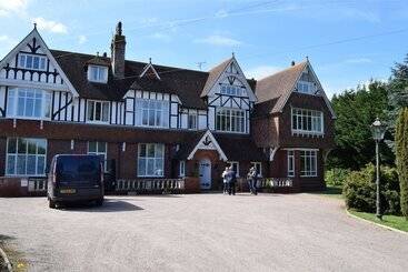 تختخواب و صبحانه The Grange Boutique Guest House
