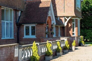 تختخواب و صبحانه The Grange Boutique Guest House