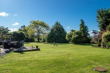 تختخواب و صبحانه The Grange Boutique Guest House