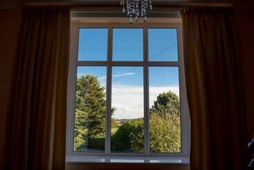 تختخواب و صبحانه The Grange Boutique Guest House