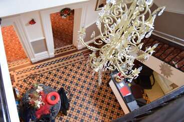 تختخواب و صبحانه The Grange Boutique Guest House