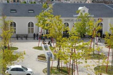 هتل De La Gare Restaurant Bistro Quai
