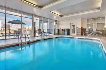 هتل Fairfield Inn & Suites By Marriott Fort Smith