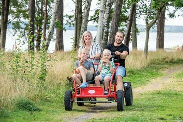 هتل First Camp Ekuddenmariestad