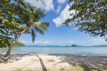 هتل Mira Montra Resort Koh Mak