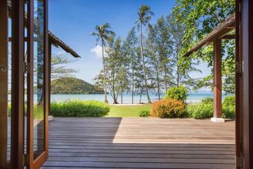 هتل Mira Montra Resort Koh Mak