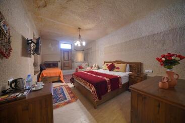هتل Salkım Cave House