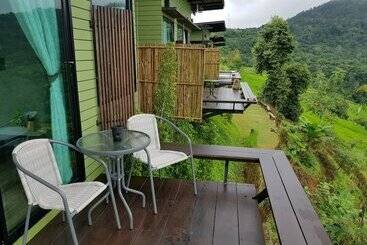 هتل The Proud Green Garden Hill Resort