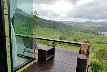 هتل The Proud Green Garden Hill Resort