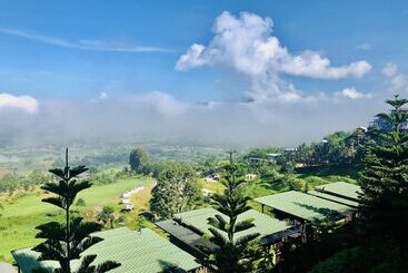 هتل The Proud Green Garden Hill Resort