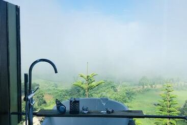 هتل The Proud Green Garden Hill Resort