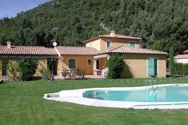 پانسیون Villa Mistral