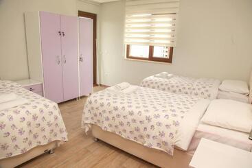Royal Inn Seza Residence
