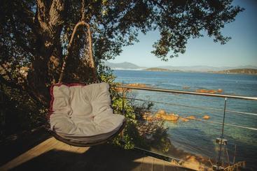 تختخواب و صبحانه Cala Verghia