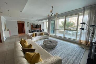 Dream Inn Apartments   Marina Quays