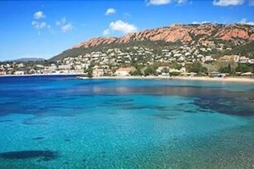 هتل La Cabane De Bob   Saint Raphael