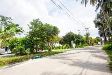 هتل The Retreat Khaolak Resort   Sha Extra Plus
