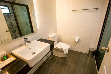 هتل The Retreat Khaolak Resort   Sha Extra Plus
