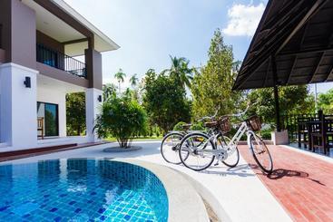 هتل The Retreat Khaolak Resort   Sha Extra Plus
