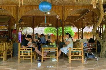 هاستل Quoc Khanh Bamboo Homestay