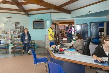 اقامتگاه Village Vacances Léo Lagrange Montbrun