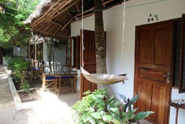تختخواب و صبحانه Sky And Sand Zanzibar Beach Resort