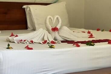 تختخواب و صبحانه Sky And Sand Zanzibar Beach Resort