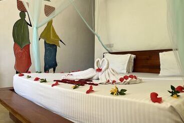 تختخواب و صبحانه Sky And Sand Zanzibar Beach Resort