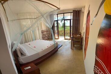 تختخواب و صبحانه Sky And Sand Zanzibar Beach Resort