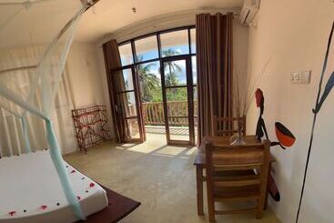 تختخواب و صبحانه Sky And Sand Zanzibar Beach Resort