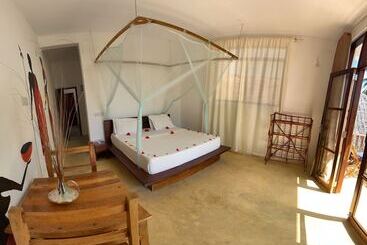 تختخواب و صبحانه Sky And Sand Zanzibar Beach Resort
