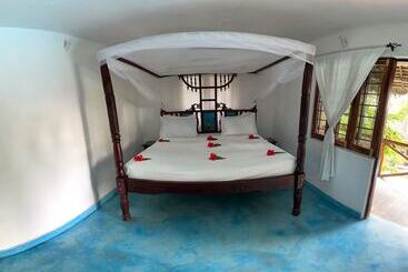 تختخواب و صبحانه Sky And Sand Zanzibar Beach Resort