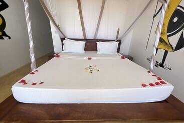 تختخواب و صبحانه Sky And Sand Zanzibar Beach Resort