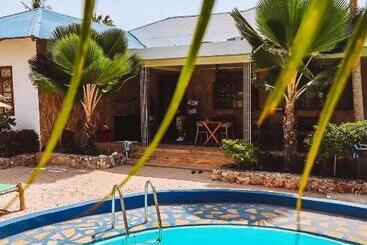 تختخواب و صبحانه Ondo House