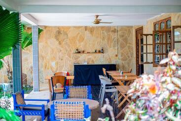 تختخواب و صبحانه Ondo House