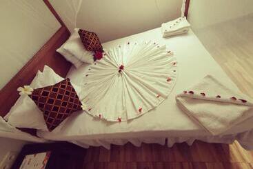 تختخواب و صبحانه Ondo House