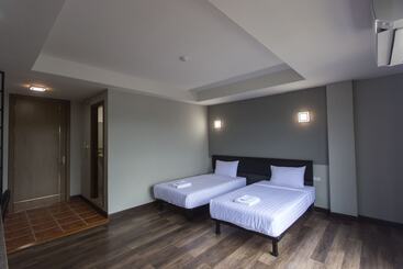 هتل Iron Resort&