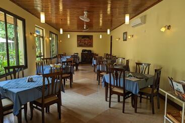 هتل Parkview Inn