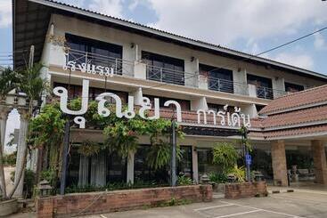 هتل Punya Garden