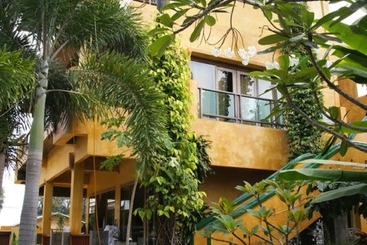 هتل Pulsawat Palm Resort