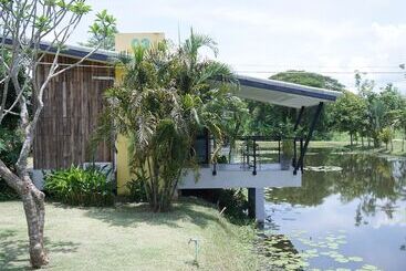 هتل The Lampang Villa
