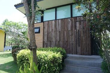 هتل The Lampang Villa