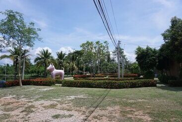 هتل The Lampang Villa
