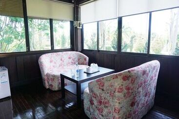 هتل The Lampang Villa