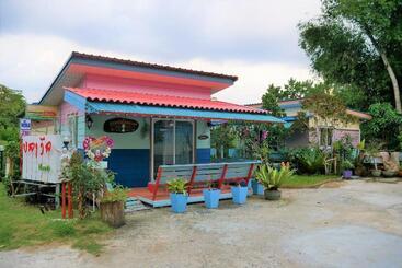 پانسیون Rounglawan Homestay