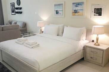 Yanjoon Holiday Homes   Palm Views