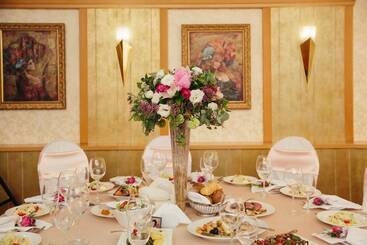 هتل Atrium Palace