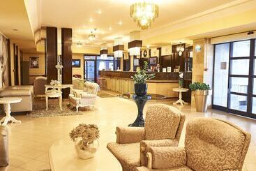 هتل Continental Forum Tirgu Mures