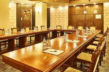 هتل Continental Forum Tirgu Mures